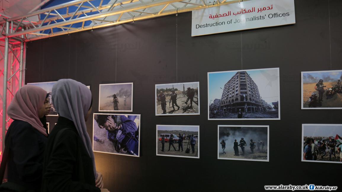 استعرض المعرض أكثر من 80 صورة تثبت الانتهاكات الإسرائيلية (عبد الحكيم أبو رياش/العربي الجديد)