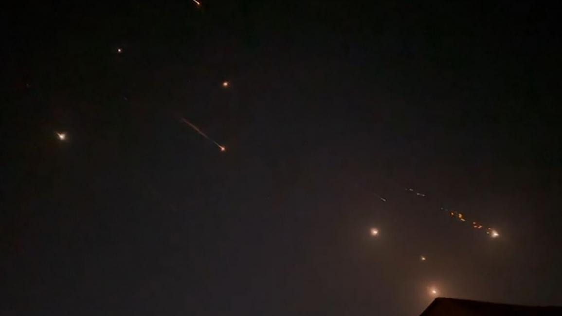 انفجارات تضيء السماء في الخليل إثر هجوم إيران (14/4/2024/Getty)
