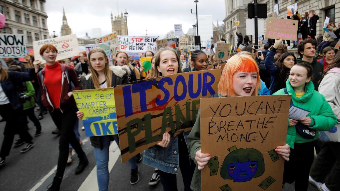تلاميذ بريطانيون في مسيرة بيئية - بريطانيا - مجتمع