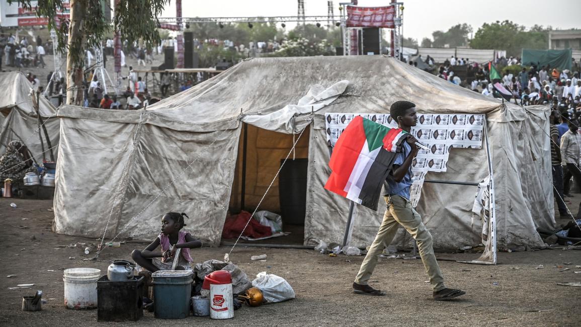 اعتصام السودانيين بالخرطوم 1 - السودان - مجتمع