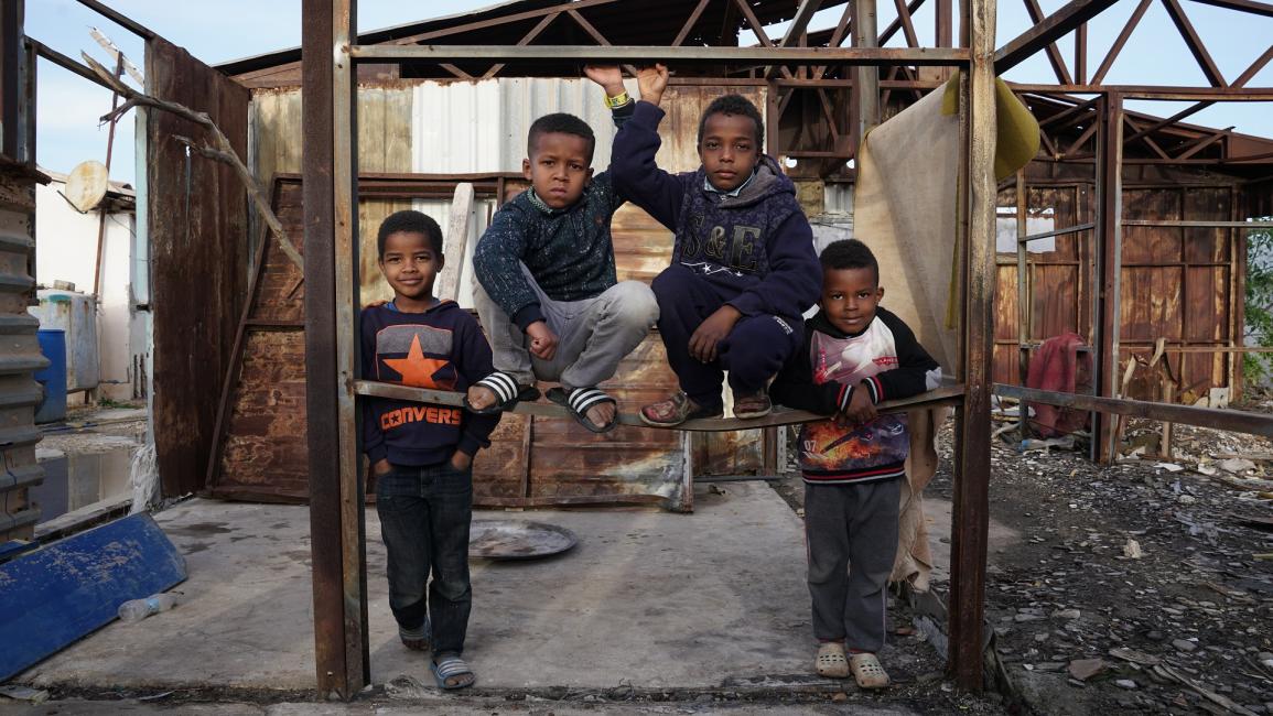 أطفال ليبيون مهجرون في قاريونس - ليبيا - مجتمع