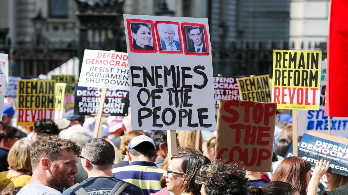 مظاهرات بريطانيا ضد إغلاق البرلمان (الأناضول)