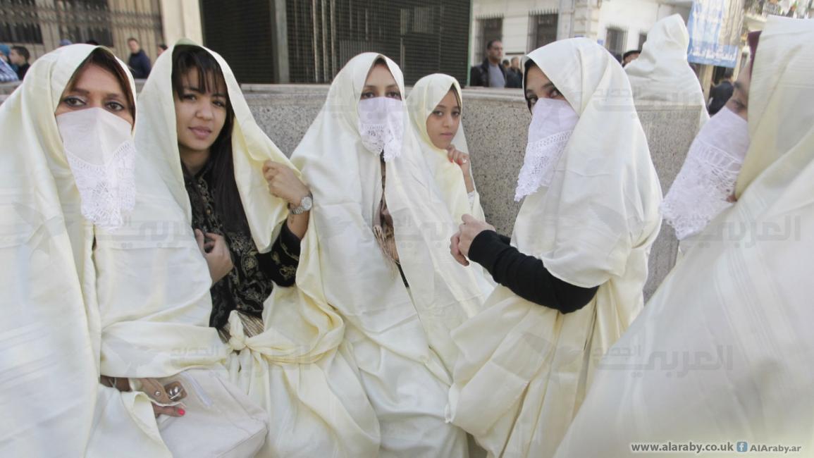 نساء جزائريات والحايك الجزائري - الجزائر - مجتمع