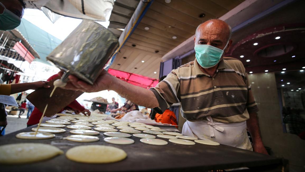 فلسطينيون وقطايف رمضان وسط كورونا في غزة - مجتمع