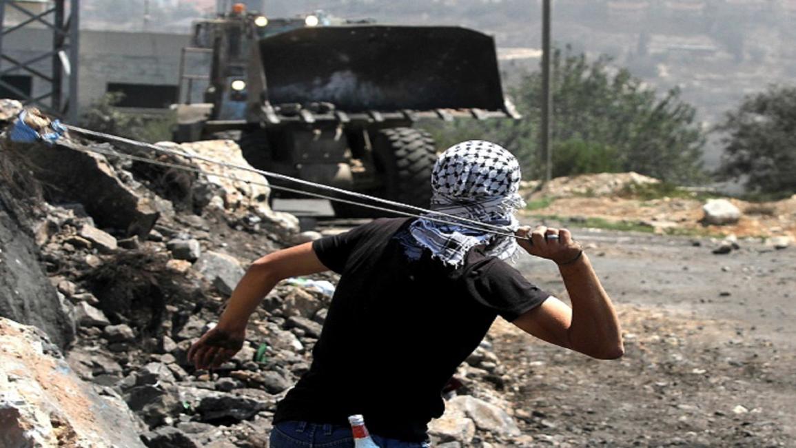 فلسطين-مجتمع- مقاومة جرافات الاحتلال-10-17
