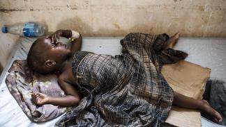 طفل مريض بالكوليرا في مستشفى بالصومال (أندرو رونيسين/ Getty)