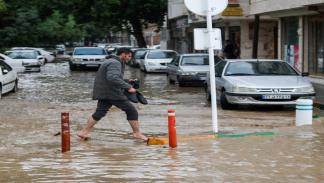 شوارع تغمرها المياه في مدينة مشهد الإيرانية، في 15 مايو 2024 (إيرنا)