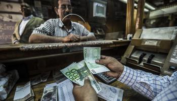 عجز الميزان التجاري وراء التراجع في قيمة الجنيه المصري