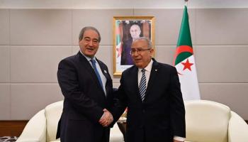 وزير الخارجية الجزائري يلتقي وزير خارجية النظام السوري (فيسبوك)