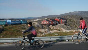 بعض من الحياة اليومية في غرينلاند (سين غالوب/ Getty)