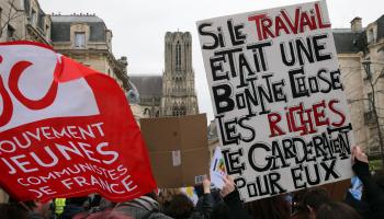 من الاحتجاجات الأخيرة على تعديل نظام التقاعد في فرنسا (فرنسوا ناسيمبيني/ فرانس برس)