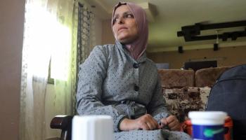 دينا الضاني فلسطينية في غزة محرومة من علاج السرطان بسبب إغلاق الاحتلال المعابر (رويترز)