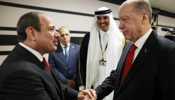 التقى أردوغان والسيسي على هامش مونديال قطر (مراد كولا/الأناضول)