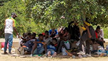 مهاجرون من أفريقيا جنوب الصحراء في صفاقس في تونس (حسام زواري/ الأناضول)
