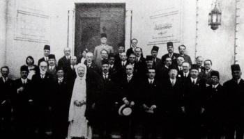صورة تذكارية لمشاركي "مؤتمر الموسيقى العربية" في القاهرة، 1932
