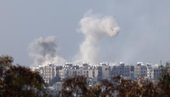 غزة تحت الحصار والدمار بواسطة الطيران والصواريخ (getty)