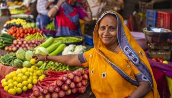 سوق خضروات وفاكهة في مدينة جايبور شرق الهند، 8 فبراير 2023 (Getty)