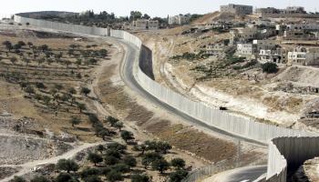 جدار الفصل العنصري الإسرائيلي في الضفة الغربية (Getty)