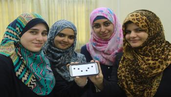 طالبات اخترعن تطبيقا للمكفوفين (عبد الحكيم أبو ريش) 