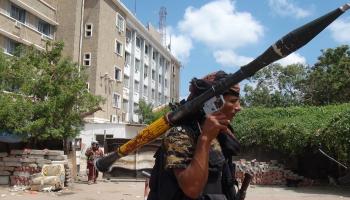 الحوثيون يستهلكون موارد اليمن في صناعة الأسلحة (فرانس برس)