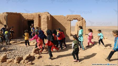 تعليم أطفال مخيم الركبان مهمة صعبة وسط الحصار (العربي الجديد)