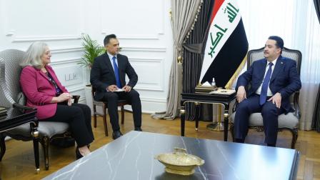السوداني والسفيرة الأميركية في بغداد (إكس)