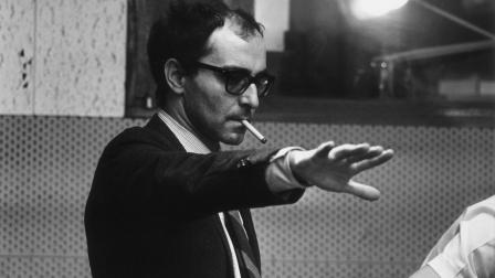 	 المخرج الفرنسي جان ــ لوك غودار عام 1968 (لاري إليس/ Getty)