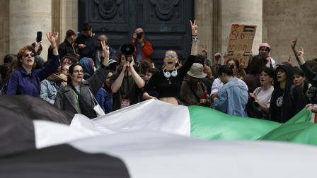 تظاهرة تضامن مع غزة أمام جامعة السوربون في باريس - 29 إبريل 2024 (فرانس برس)