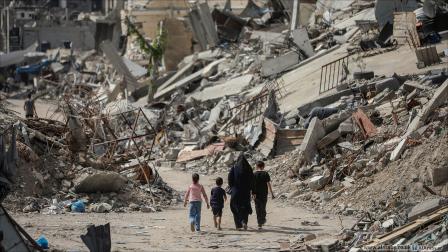 حوّل القصف الإسرائيلي أحياء كاملة في خانيونس إلى ركام (محمد الحجار)