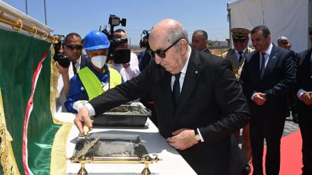 الرئيس الجزائري عبد المجيد تبون يضع حجر الأساس لمشروع المدينة الإعلامية الجديدة دزاير ميديا سيتي، 5 يوليو 2023 / فيسبوك