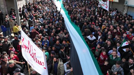 من تظاهرة شعبية ضد هيئة تحرير الشام في إدلب، مارس الماضي (عمر حاج قدور/فرانس برس)