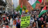 طلاب جامعة نيويورك في مسيرة داعمة لفلسطين (سبنسر بلات/Getty)