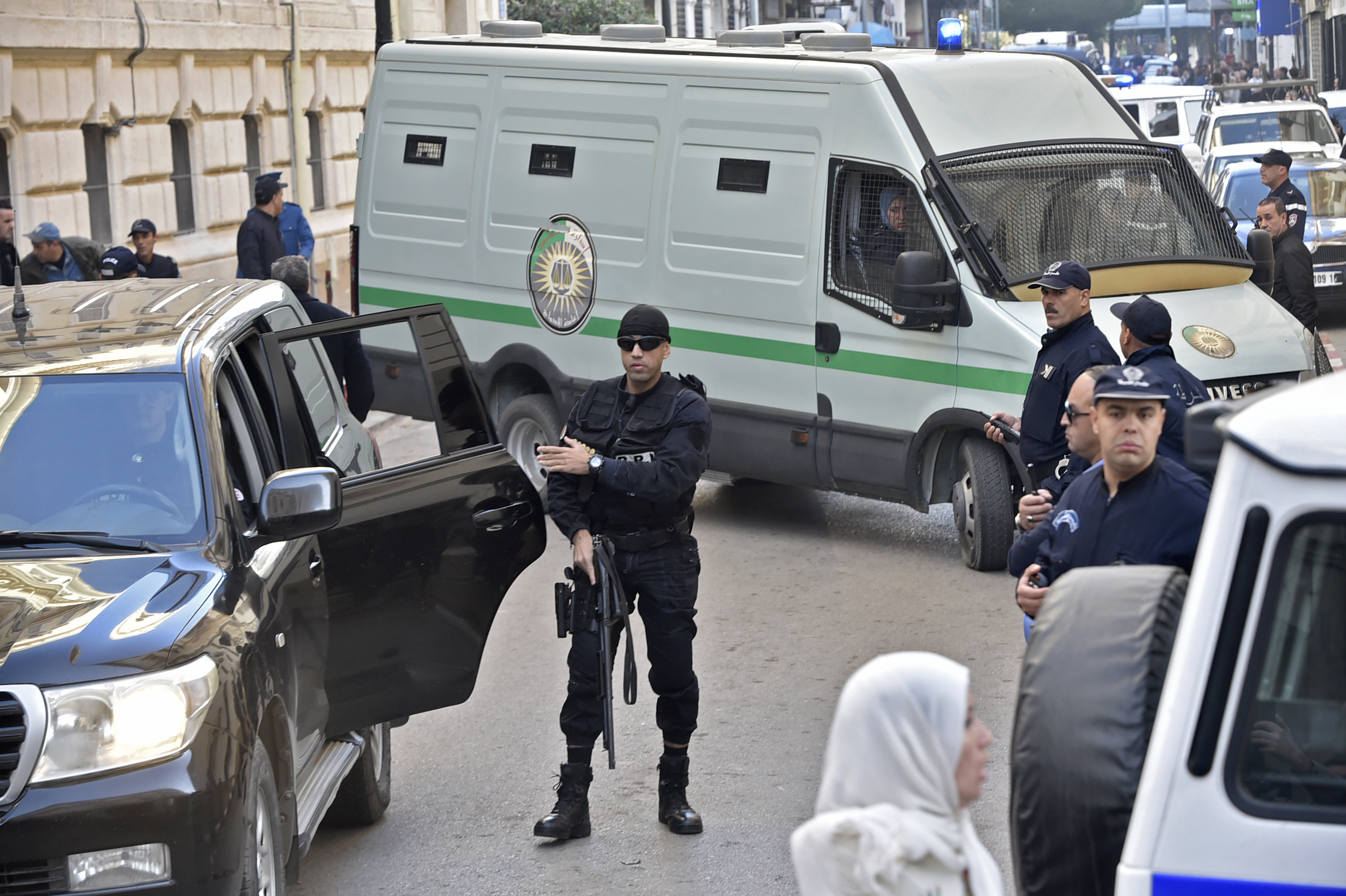 الجزائر: محاكمة مدير جهاز المخابرات الداخلية نهاية مارس