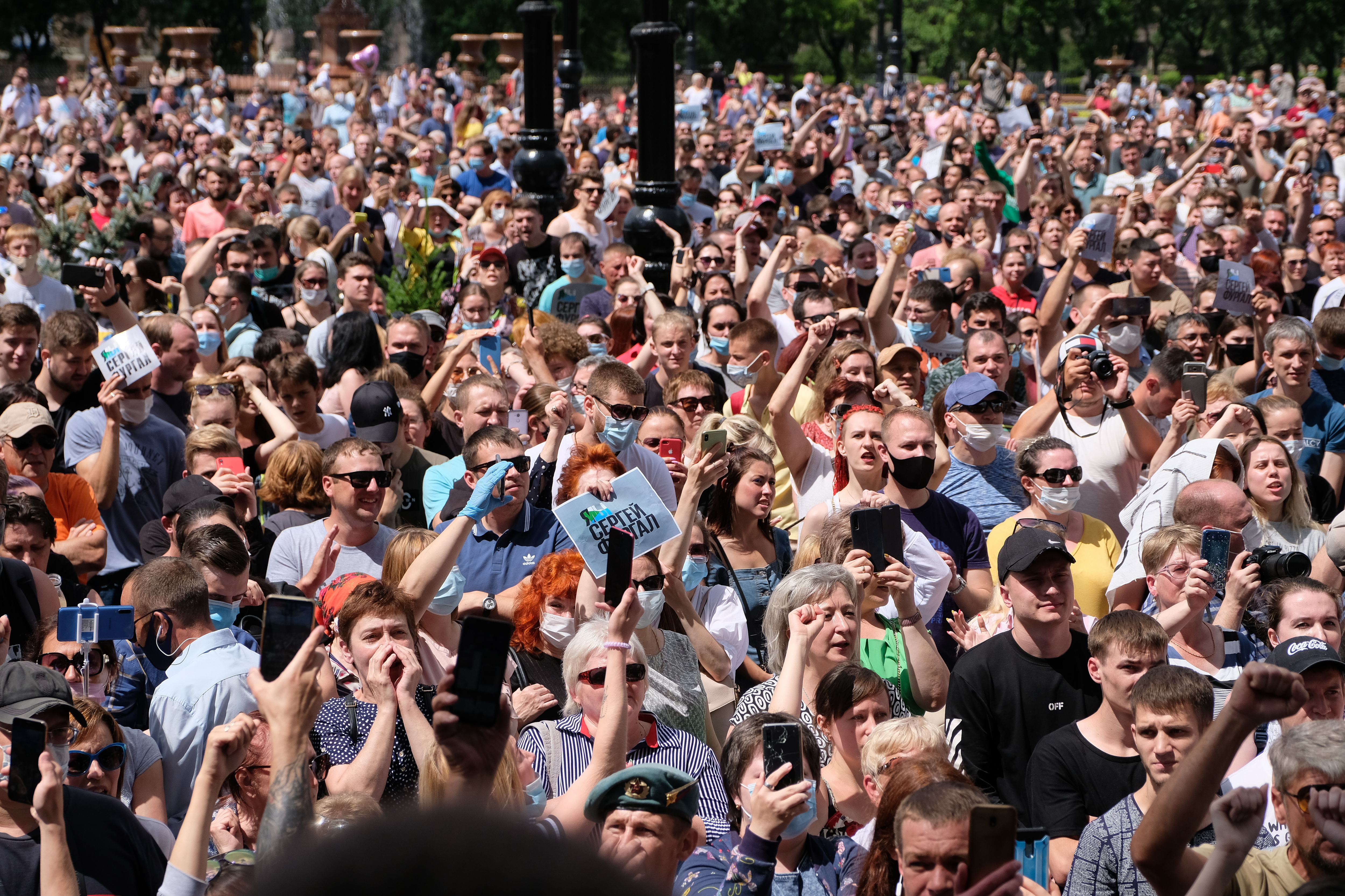 Толпа крошка. Человек толпы. Толпа людей митинг. Толпа людей Россия. Толпа людей на улице.
