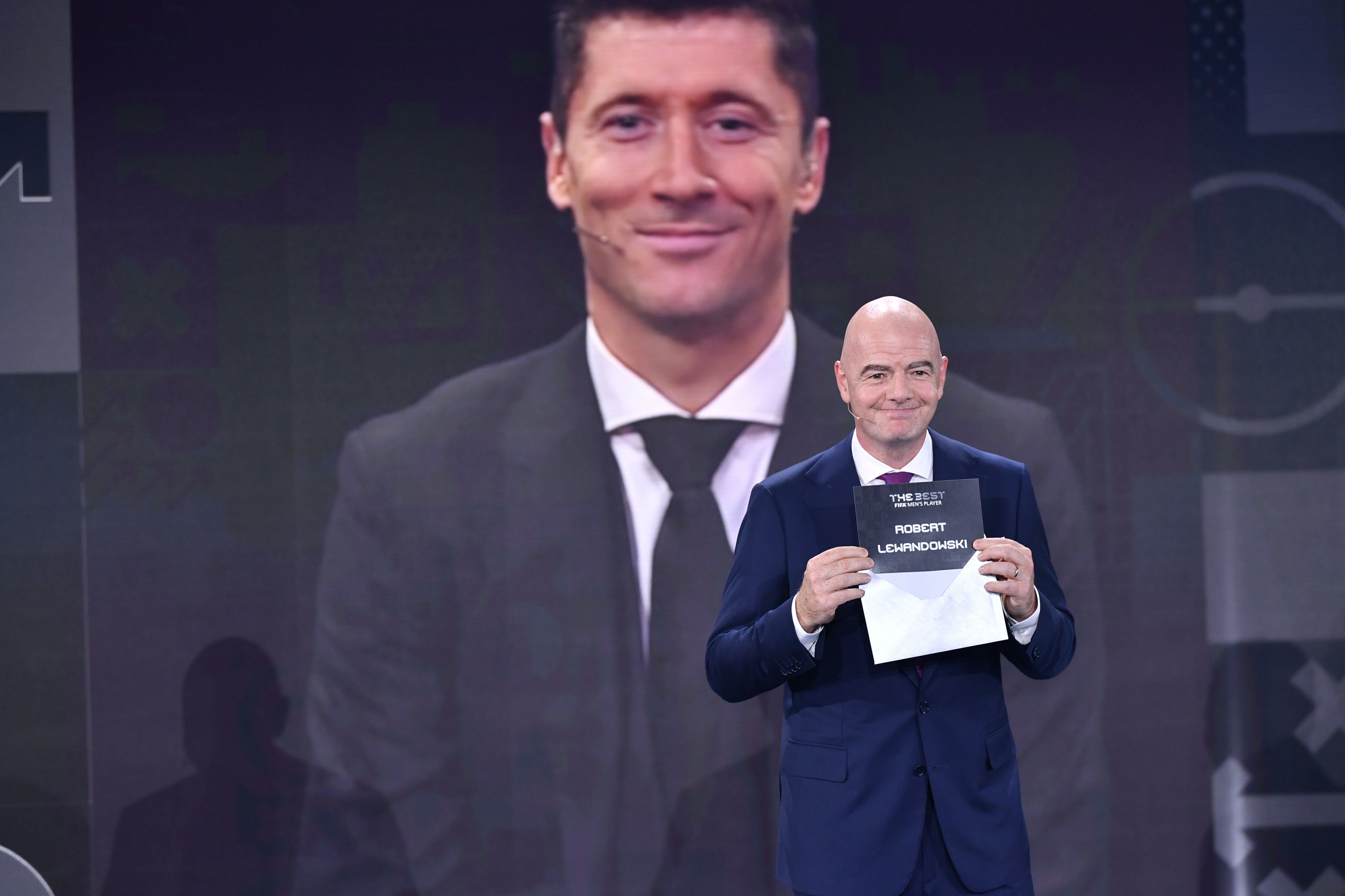 Best 2021. Премия ФИФА зе Бест 2021. The best FIFA Football Awards 2022. Награда the best FIFA. Кто получил награду the best 2022.
