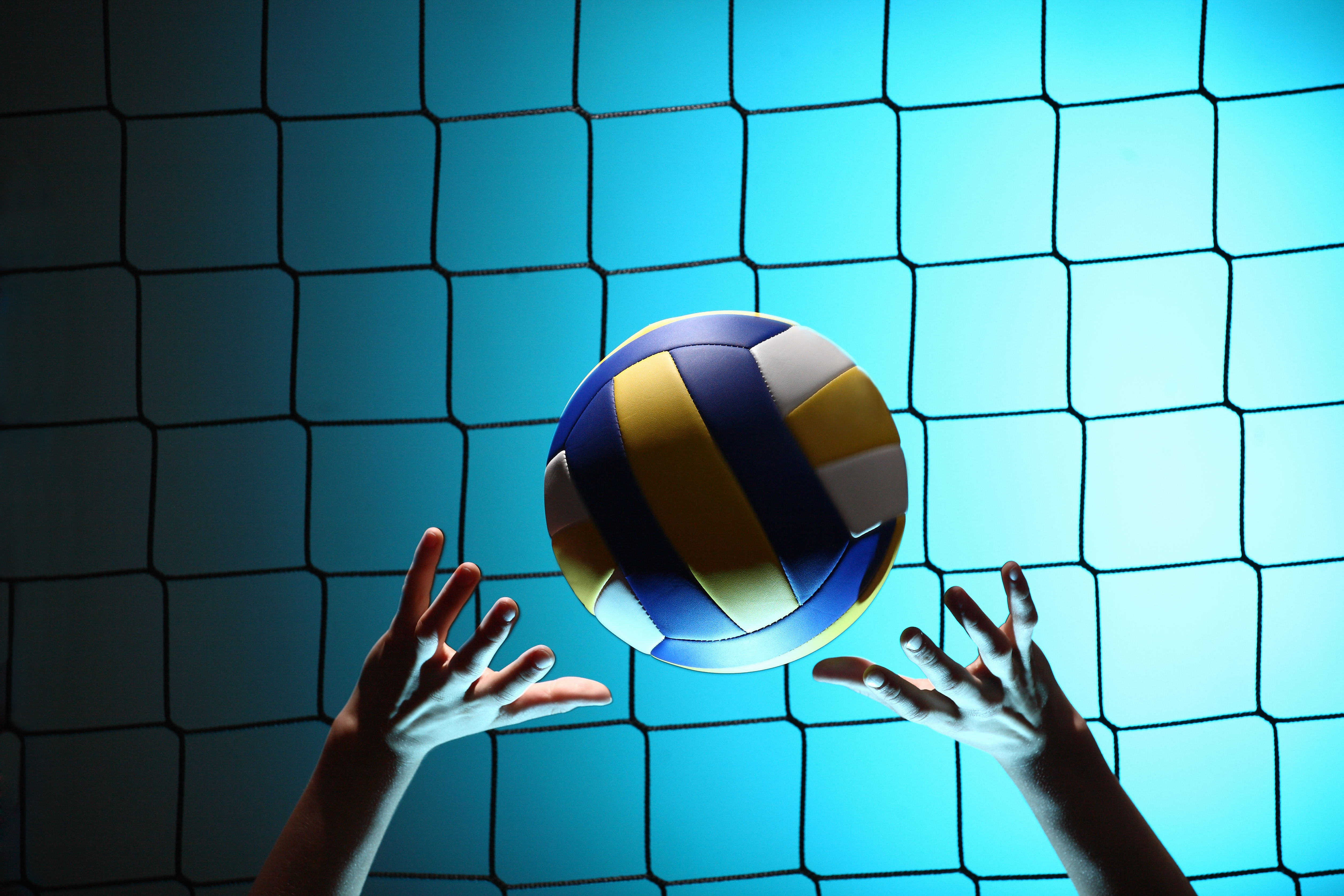 Увлекаюсь футболом и волейболом. Волейбол. Волейбольный мяч и сетка. Спорт волейбол. Волейбол мяч сетка.
