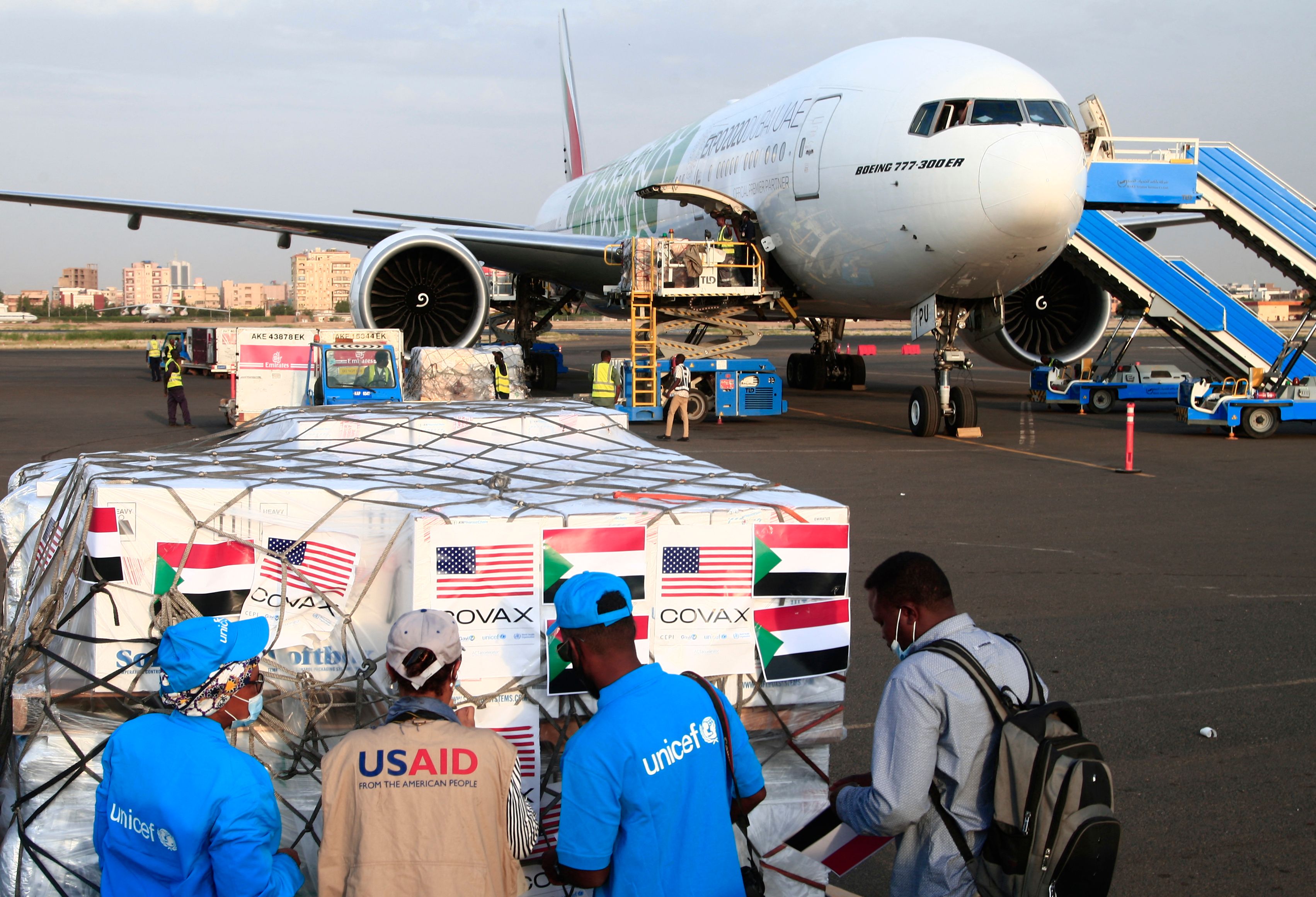 تلعب المنظمات الدولية منذ سنوات أدواراً مهمة في السودان (إبراهيم حميد/ فرانس برس)