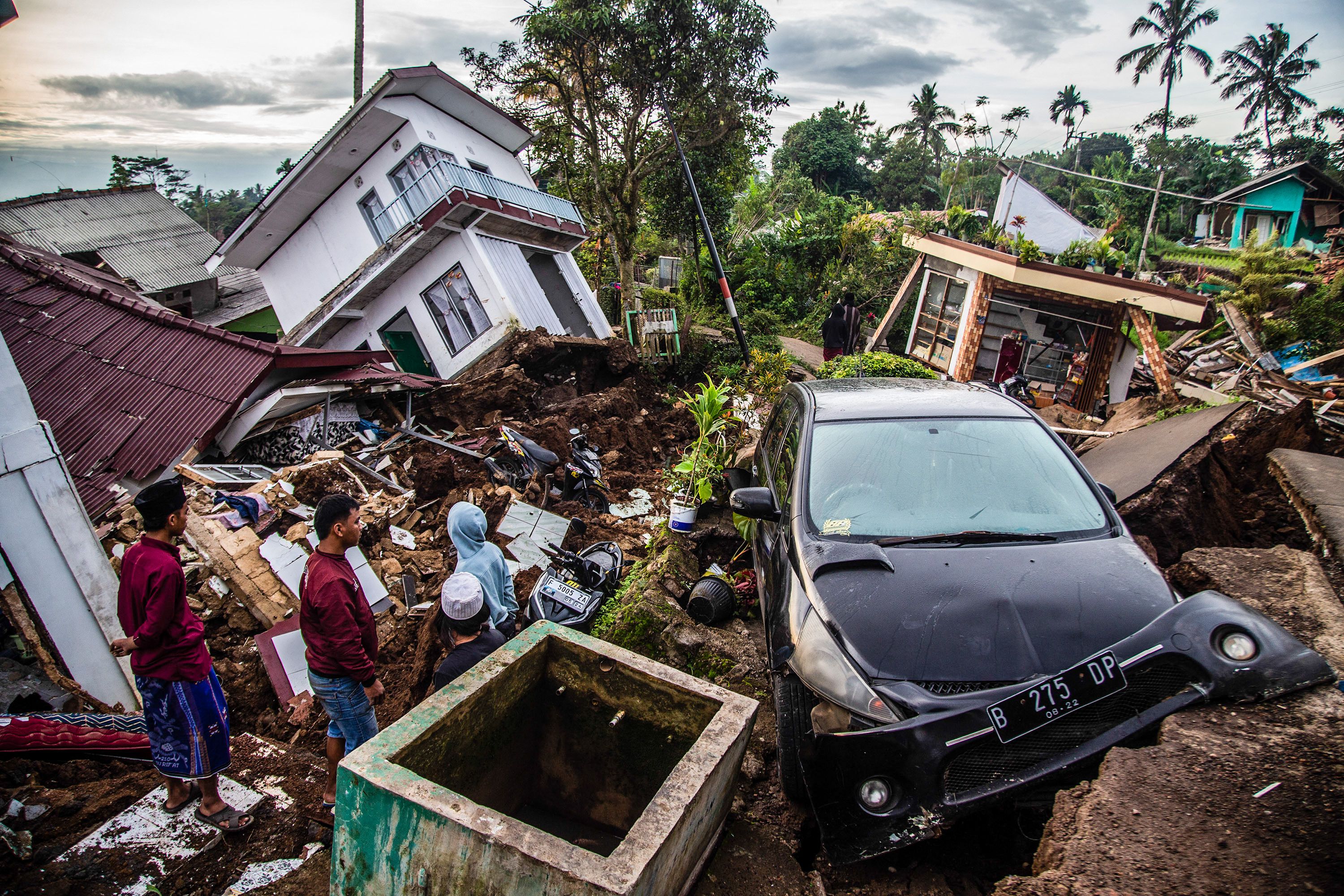 Землетрясение 2022 году. Землетрясение на Суматре, Индонезия, 2004 год. 1. Суматра (Индонезия), 24 декабря 2004 года. Землетрясение в Индонезии 2023.