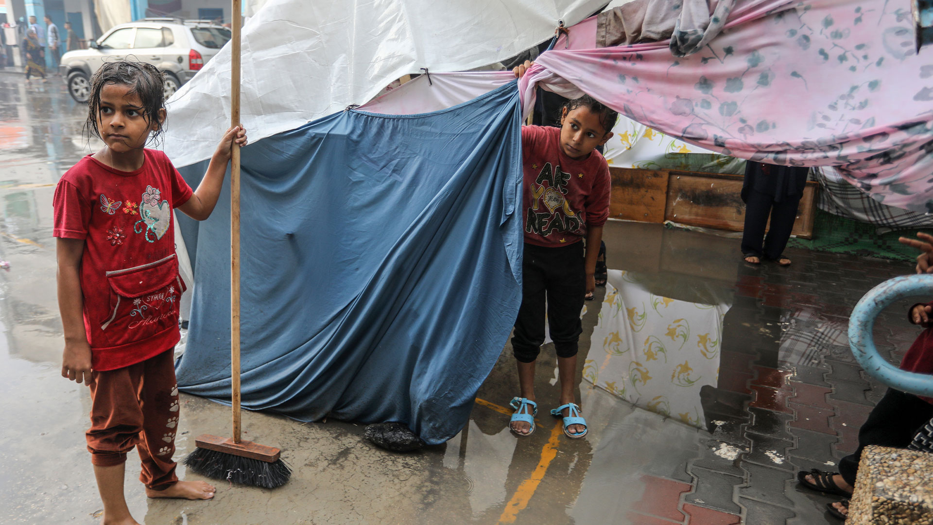 غزة.. الأمطار تفاقم معاناة النازحين بسبب الحرب | ألبوم الصور
