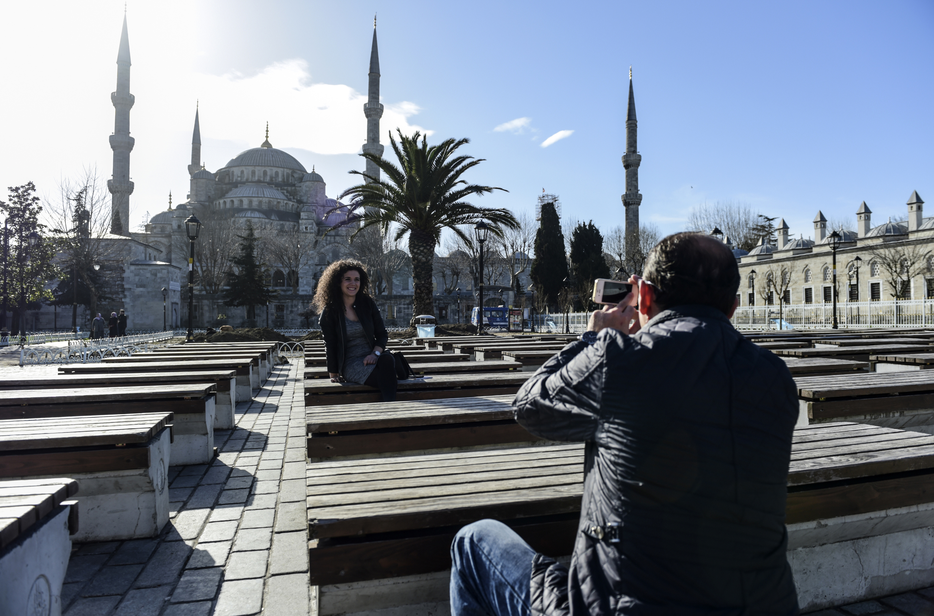 Как одеваются в стамбуле в марте. Стамбул в марте. Стамбул девушка. Фотосессия в марте в Стамбуле. Стамбул в конце февраля.