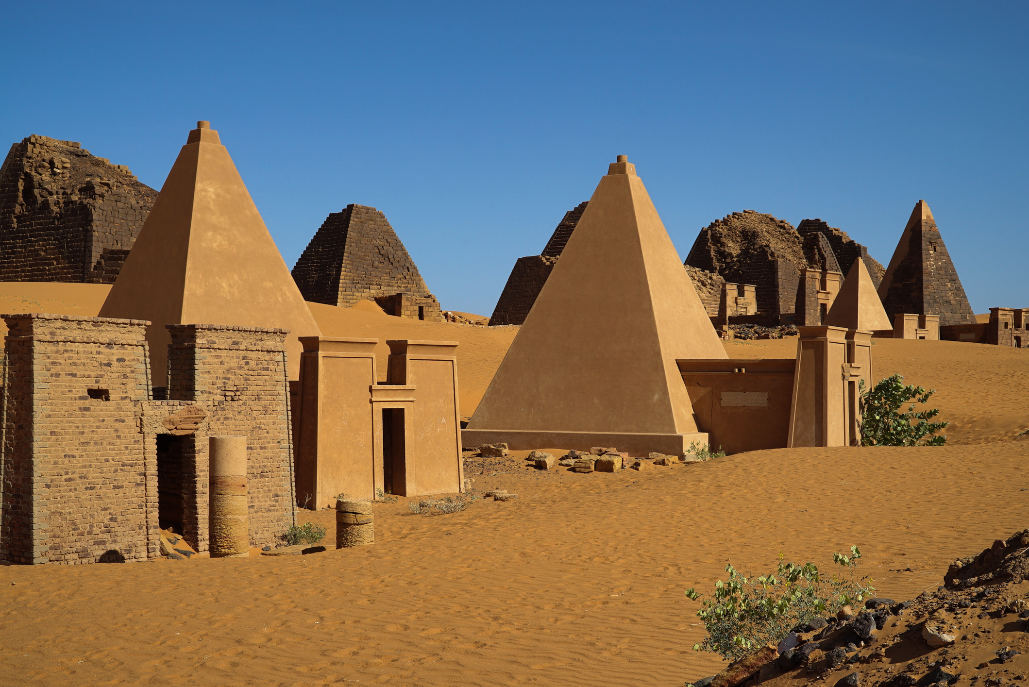 Характер взаимоотношений с природой цивилизации мероэ. Пирамиды Мероэ Судан. Нубийские пирамиды Мероэ. Пирамиды Нубии в Египте. Нубийские пирамиды в Судане.