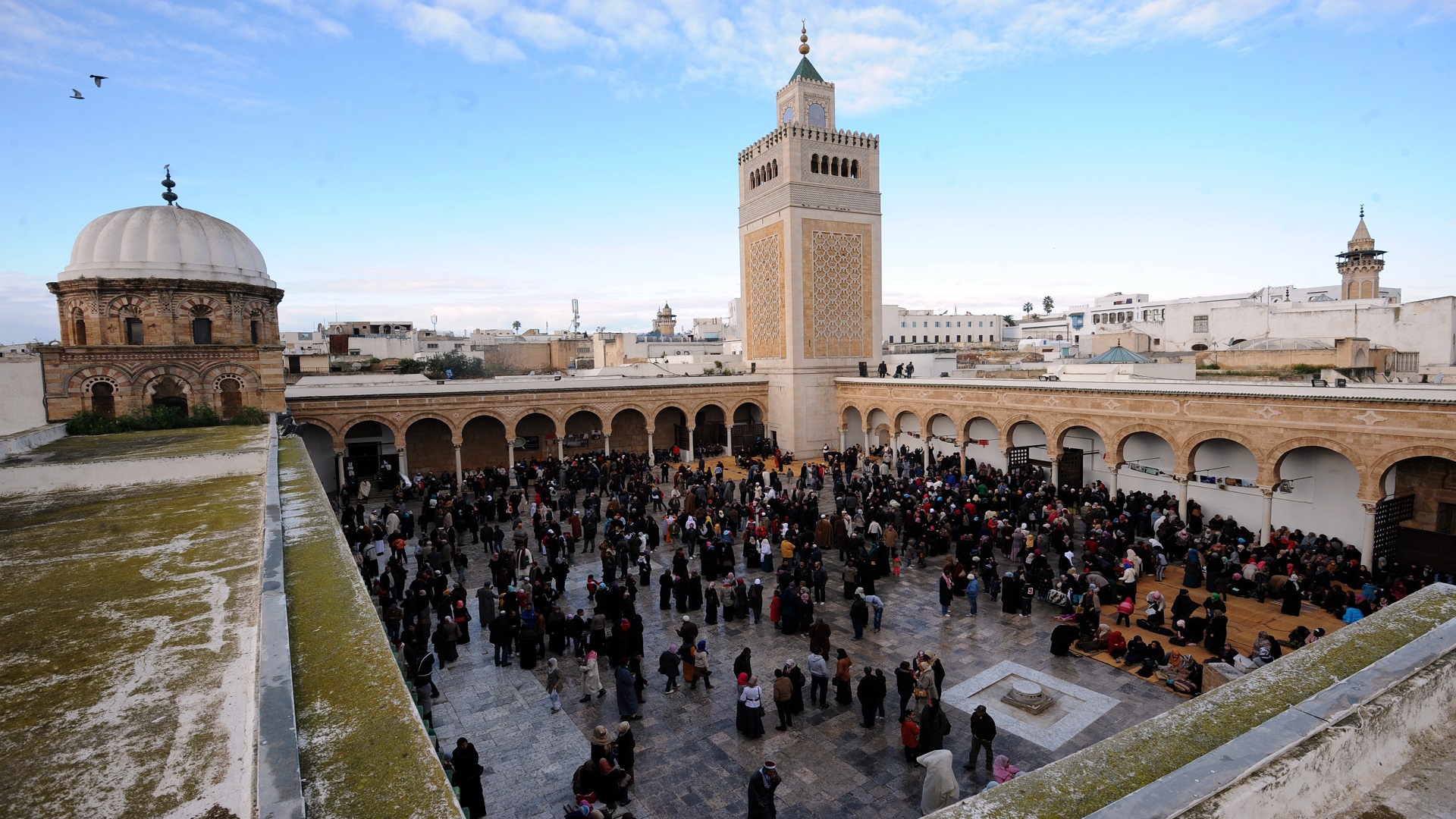 جامع الزيتونة قلب المدينة العتيقة ومشتل النخبة التونسية