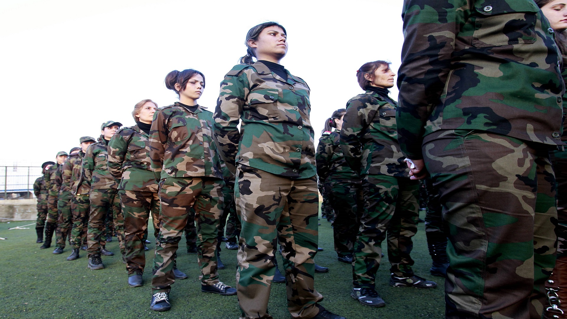 Подразделения женщина. Сирийские женщины военные. Женщины в армии Сирии. Девушки военные в Сирии. Сирийские девушки в армии.