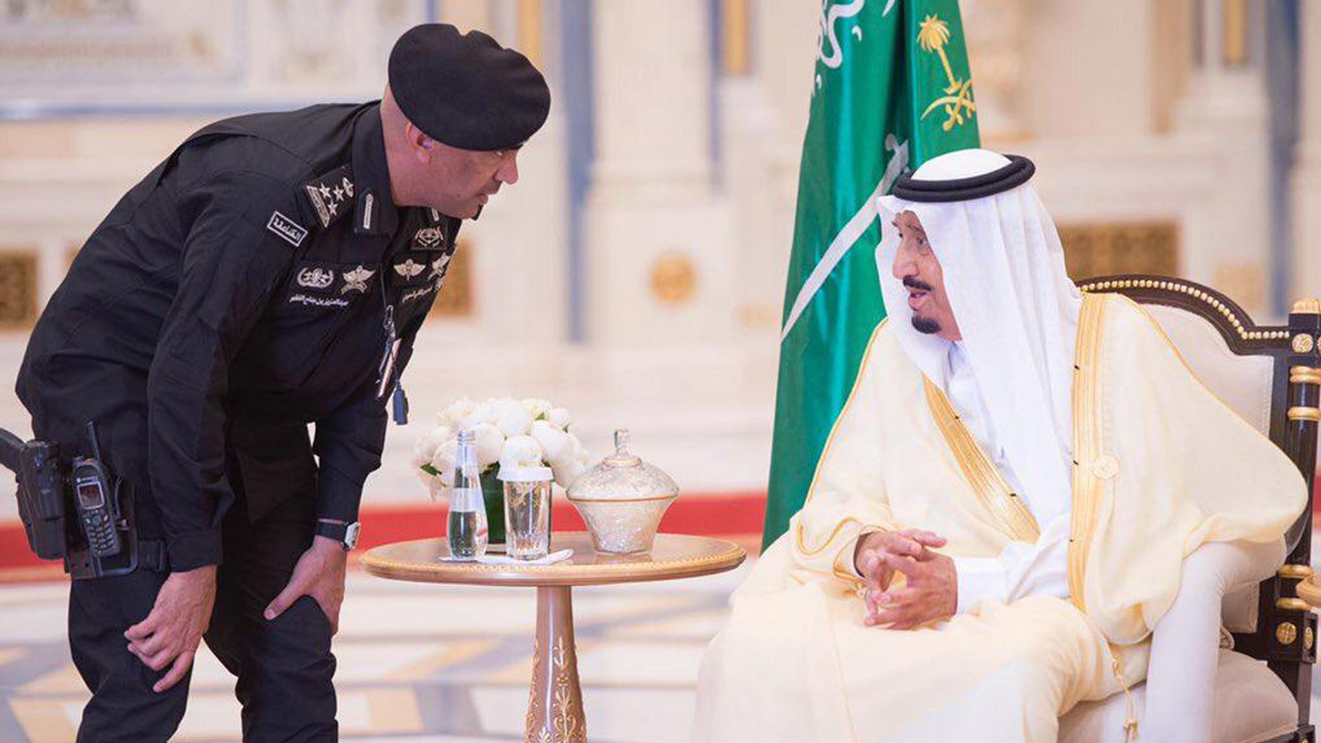 Саудовская аравия нашла. Король Саудовской Аравии Салман. Телохранитель короля Саудовской Аравии. Король Саудовской Аравии сейчас 2022. Король Абдул Азиз Аль Сауд.