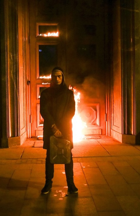 بافلنسكي في "أبواب ليبيانكا المحترقة"