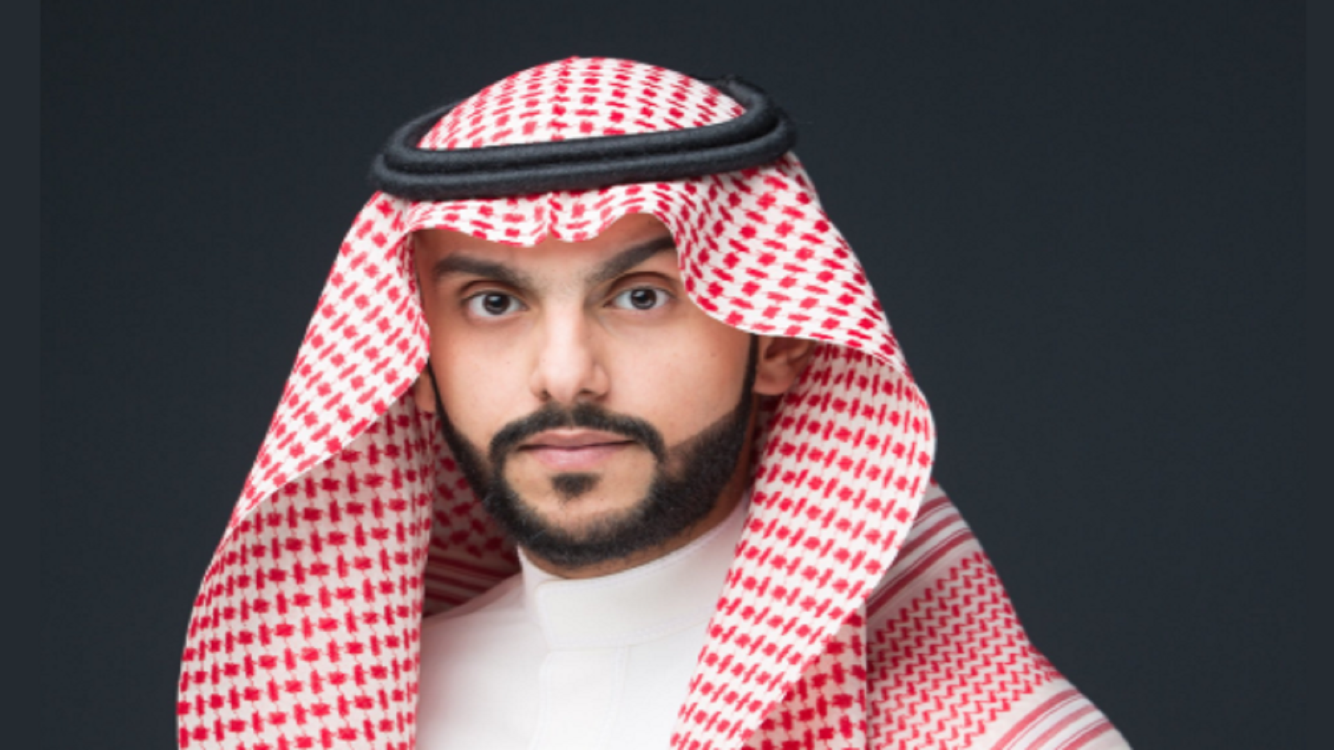 إيقاف مذيع سعودي لإهانته متصلة قالت الله يسعدك