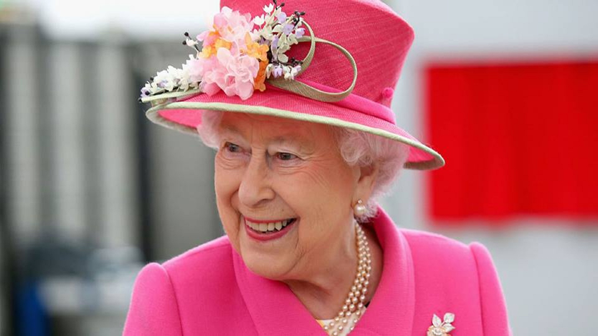 بريطانيا ملكة «كورونا» يصيب