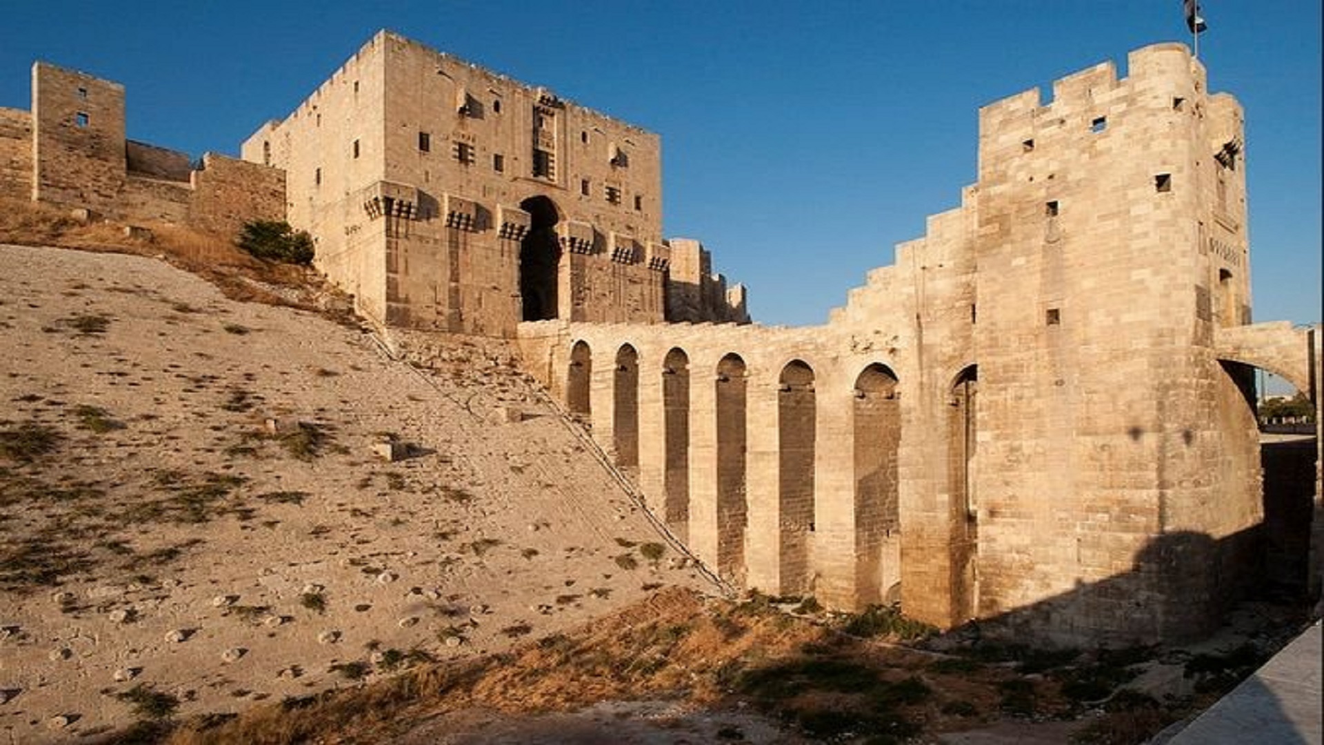 قلعة حلب تفتح أبوابها للزو ار في عيد الفطر