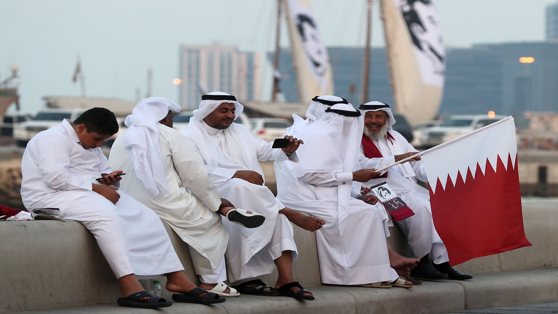 Катар это в медицине. Катар арабские эмираты. Государство Катар на арабском. Арабы Катара. Катар население.