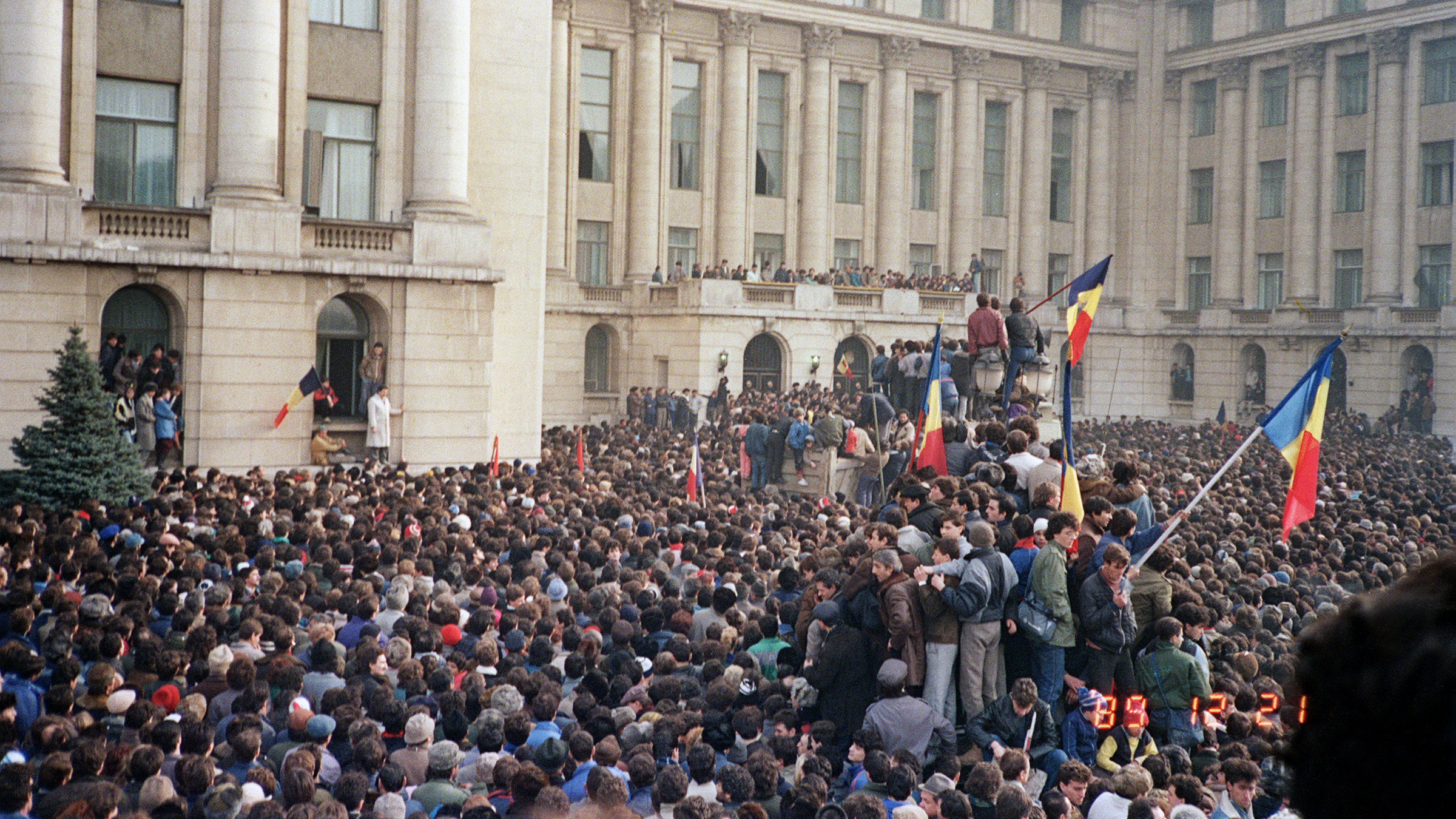 Массовые выступления против власти. Революция в Румынии 1989 года. Румыния 1989 Чаушеску. Свержение Чаушеску в Румынии 1989. 21 Декабря Бухарест 1989.
